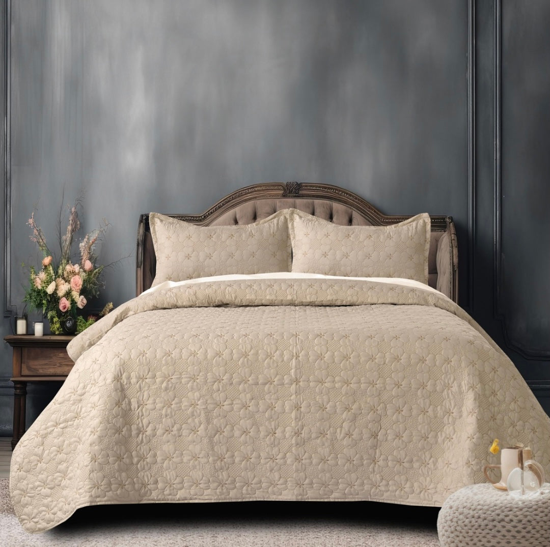 Somerhil Bedcovers Set- 1 Bedcover (90 x 100 inches) 2 Coordinated Pillow Covers (17 x 27 inches)