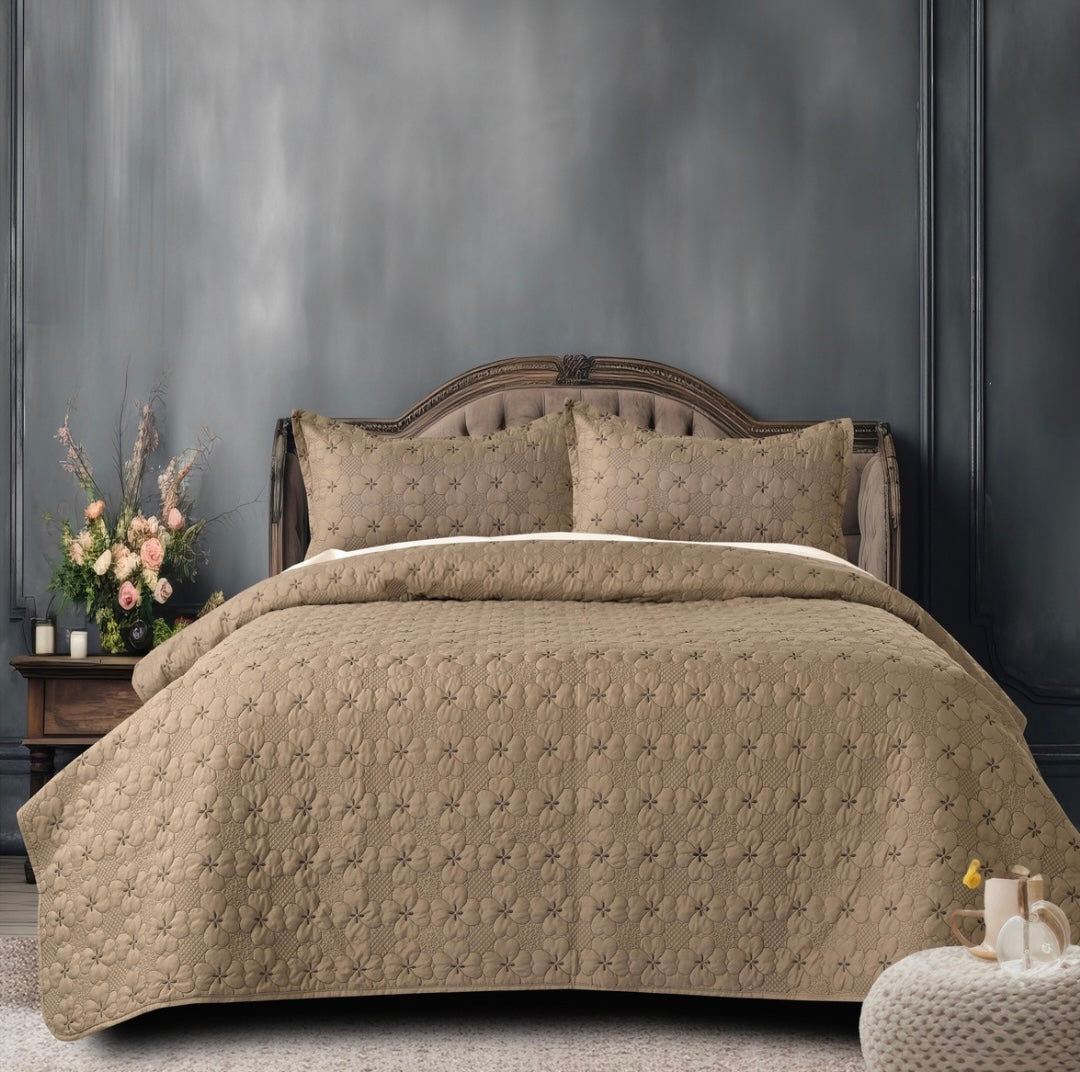 Somerhil Bedcovers Set- 1 Bedcover (90 x 100 inches) 2 Coordinated Pillow Covers (17 x 27 inches)