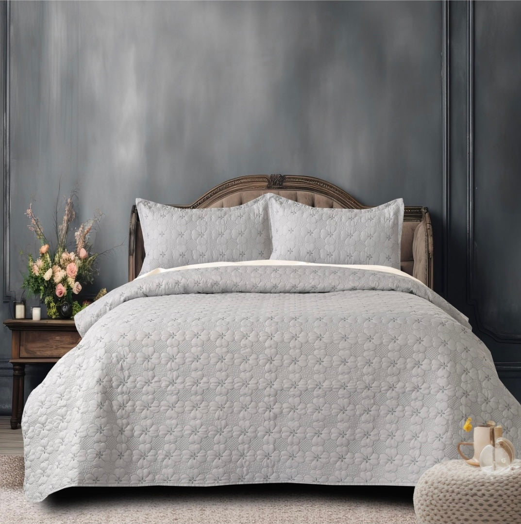 Somerhil Bedcovers Set- 1 Bedcover (90 x 100 inches) 2 Coordinated Pillow Covers (17 x 27 inches)