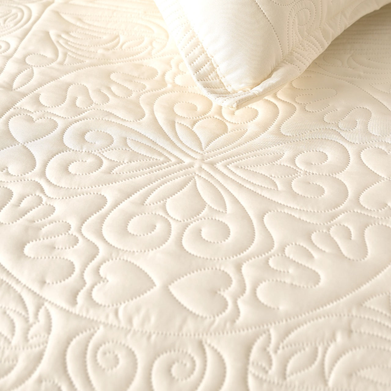 Premium Microfiber Quilted Bedcover Set – 90x100 inches with 2 Pillow Covers